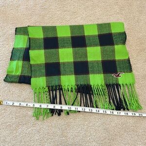 Hollister scarf